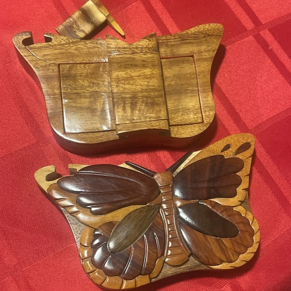 Vintage Carver Dans Beautiful Butterfly Secret Wood Carved Puzzle Trinket Box